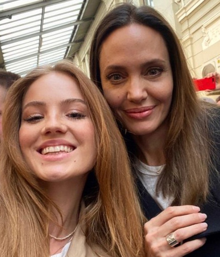 Крым наш: Анджелина Джоли засветила кольцо с изображением карты Украины - today.ua