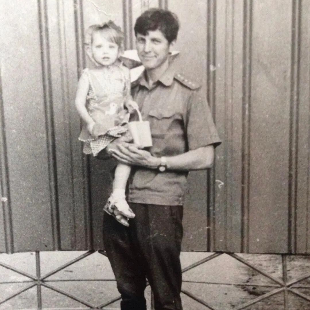Заменил родного отца: Надя Дорофеева показала редкое фото с покойным отчимом