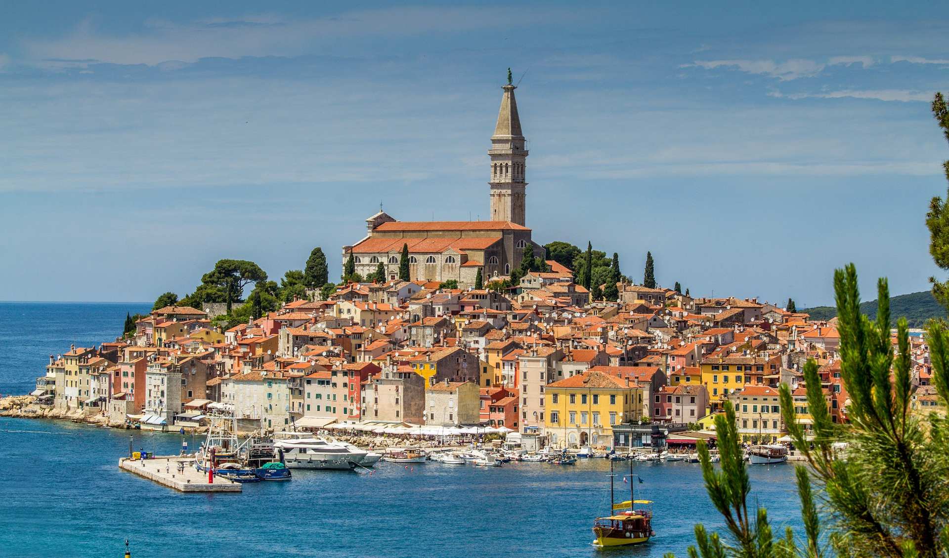 Стало известно, какие страны продлили украинцам сроки пребывания в ЕС