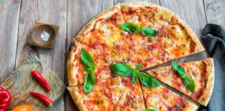 Чотири секрети приготування ідеальної італійської піци: тісто, соус та вибір сиру  - today.ua