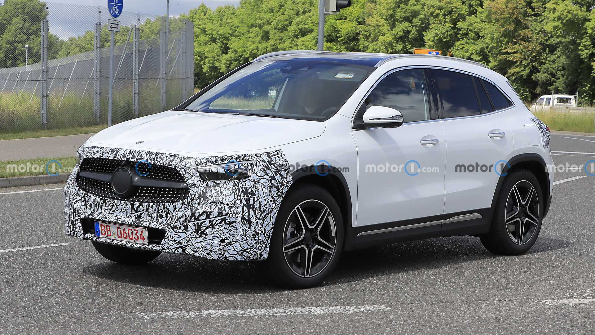 Шпигуни показали оновлений Mercedes-Benz GLA-Class
