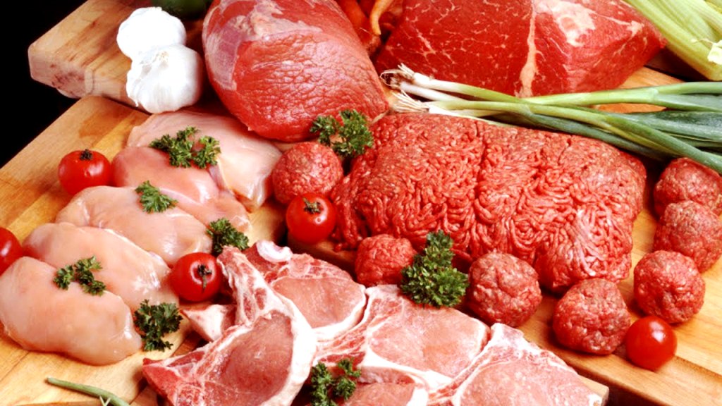 Ціни на м'ясо та сало злетіли: скільки коштують продукти у різних регіонах України 