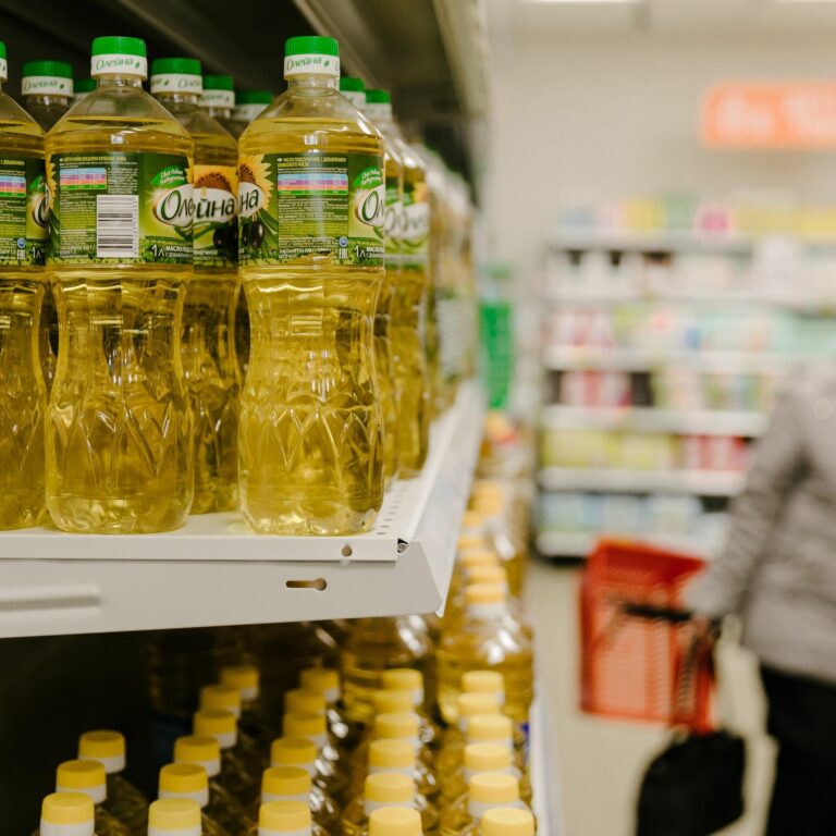 В Україні подорожчала соняшникова олія та вершкове масло: як супермаркети змінили цінники наприкінці червня - today.ua