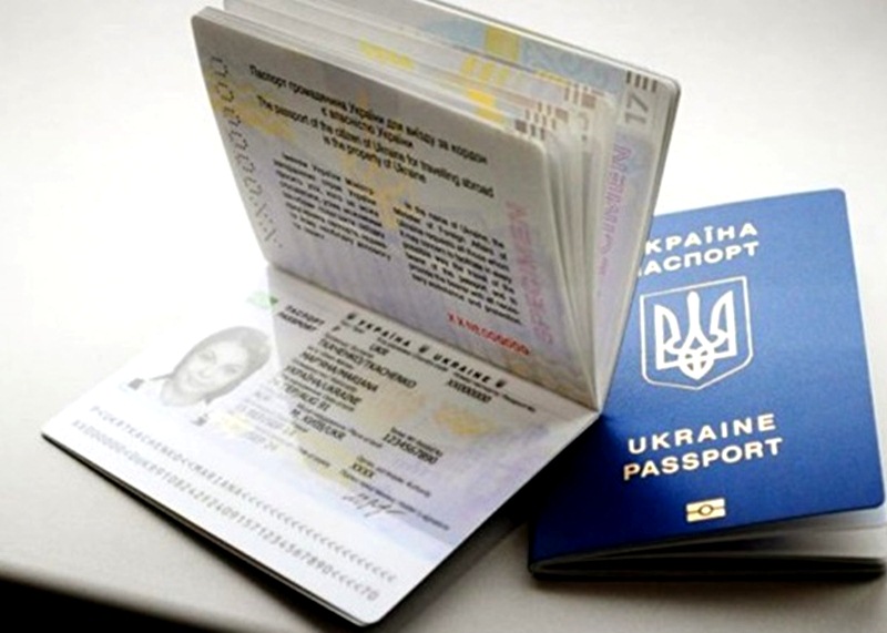 Украинцы могут оформить загранпаспорт дома: как и в каких городах это можно сделать