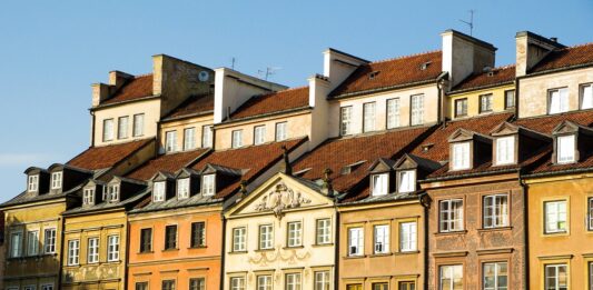 Украинских беженцев в Польше будут вывозить в небольшие города и села: в чем причина - today.ua