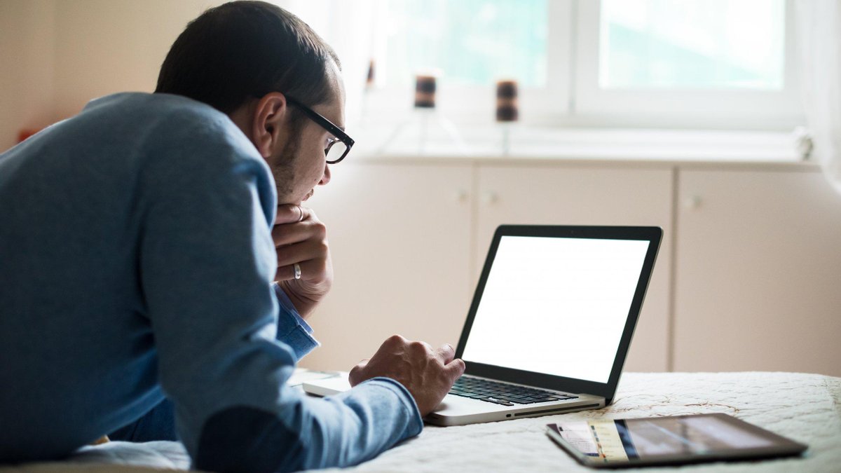 Стало відомо, які зарплати пропонують переселенцям на Західній Україні: перелік вакансій