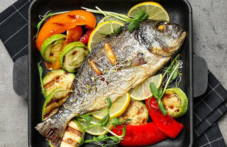 Как приготовить жареную рыбу вкуснее: повара раскрыли кулинарный секрет - today.ua