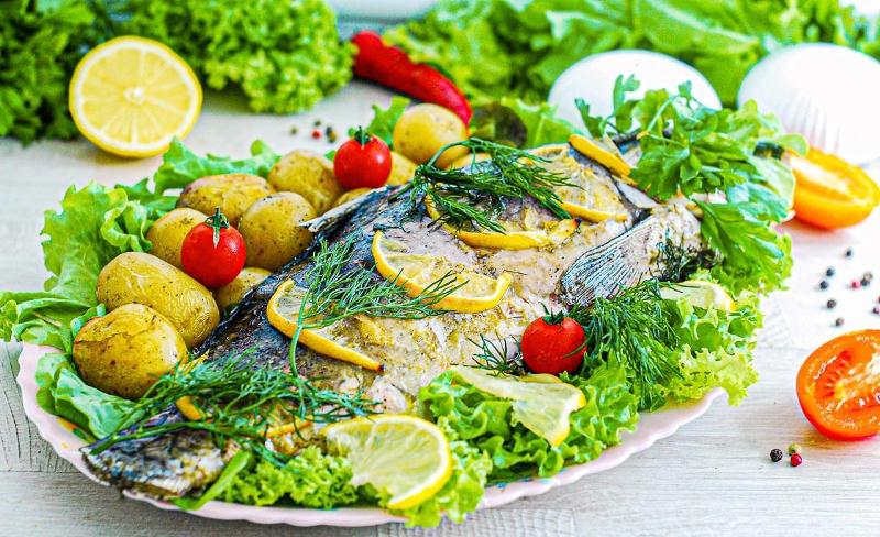Без дефицитной соли: рецепт вкусной запеченной рыбы на ужин 