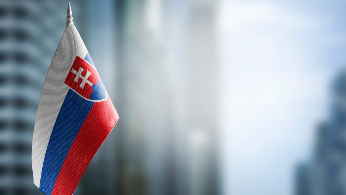 Українські біженці у Словаччині можуть отримати по 380 євро: як оформити допомогу від Червоного Хреста та ЮНІСЕФ - today.ua