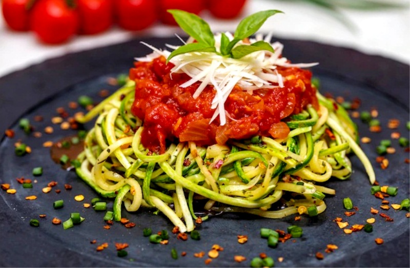 Спагетти из цуккини: рецепт аппетитного блюда на ужин от Евгения Клопотенко 