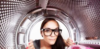 Секрети прання: навіщо досвічені господарки кладуть у пральну машину пакет - today.ua