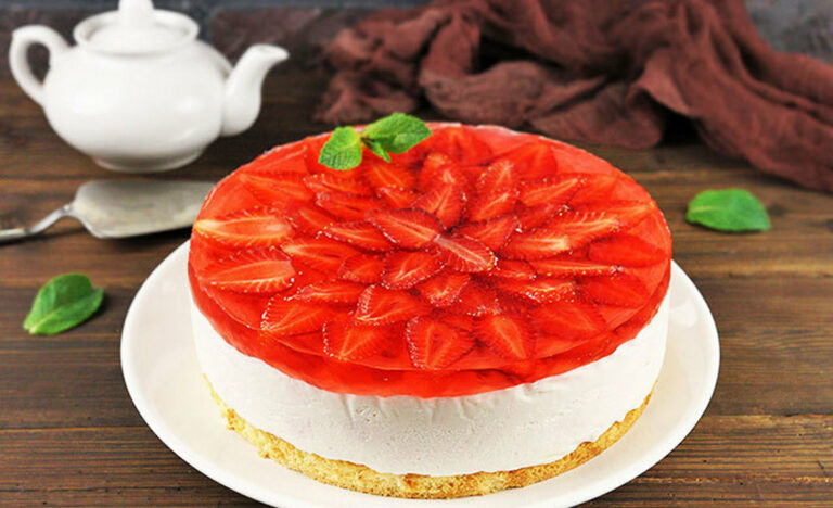 Полуничний желейний торт без випічки - проста та швидка альтернатива чізкейка - today.ua
