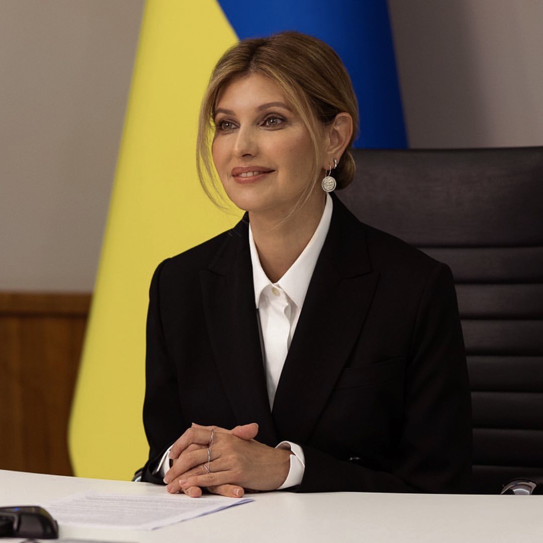 Четыре стильные прически Елены Зеленской: как повторить укладку первой леди Украины