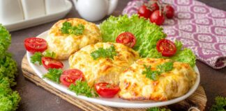 Обед за полчаса: рецепт сочных мясных ватрушек с сыром   - today.ua
