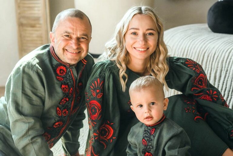 Папина копия: Виктор Павлик показал редкие фото с младшим сыном в его первый день рождения - today.ua