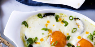 Яйця, запечені з цукіні: рецепт смачної та корисної страви, яка може замінити омлет - today.ua