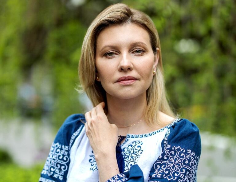 Колоски на одну сторону - стильная летняя прическа первой леди Елены Зеленской - today.ua
