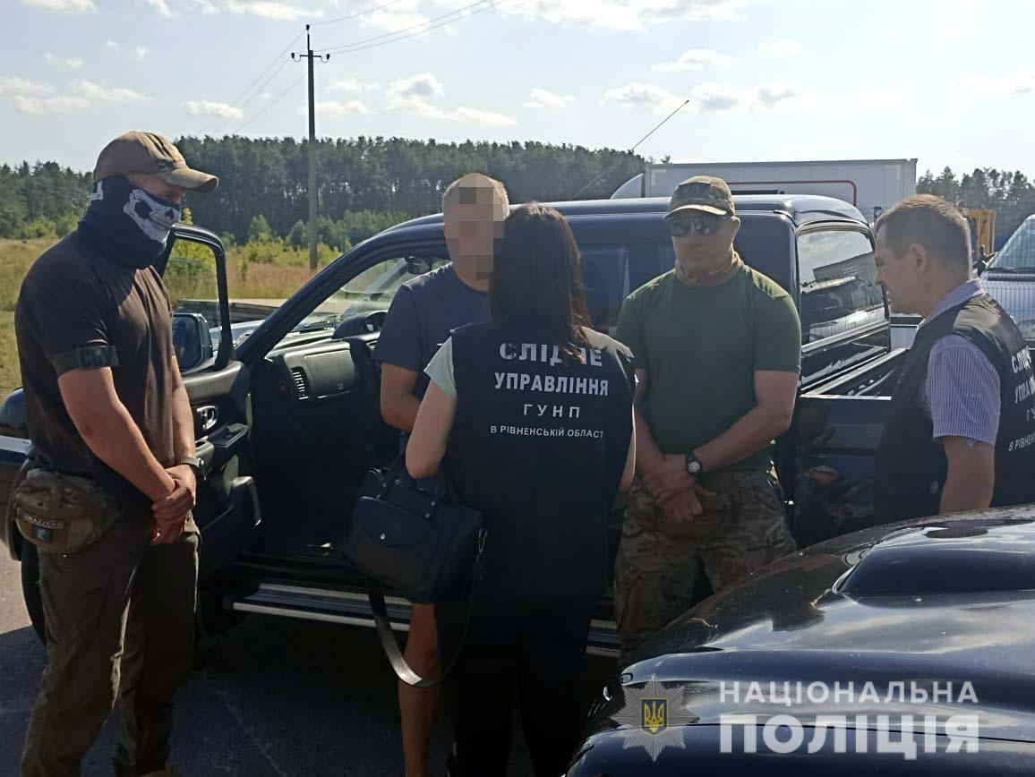 Житель Рівненської області продавав автомобілі, призначені для ЗСУ