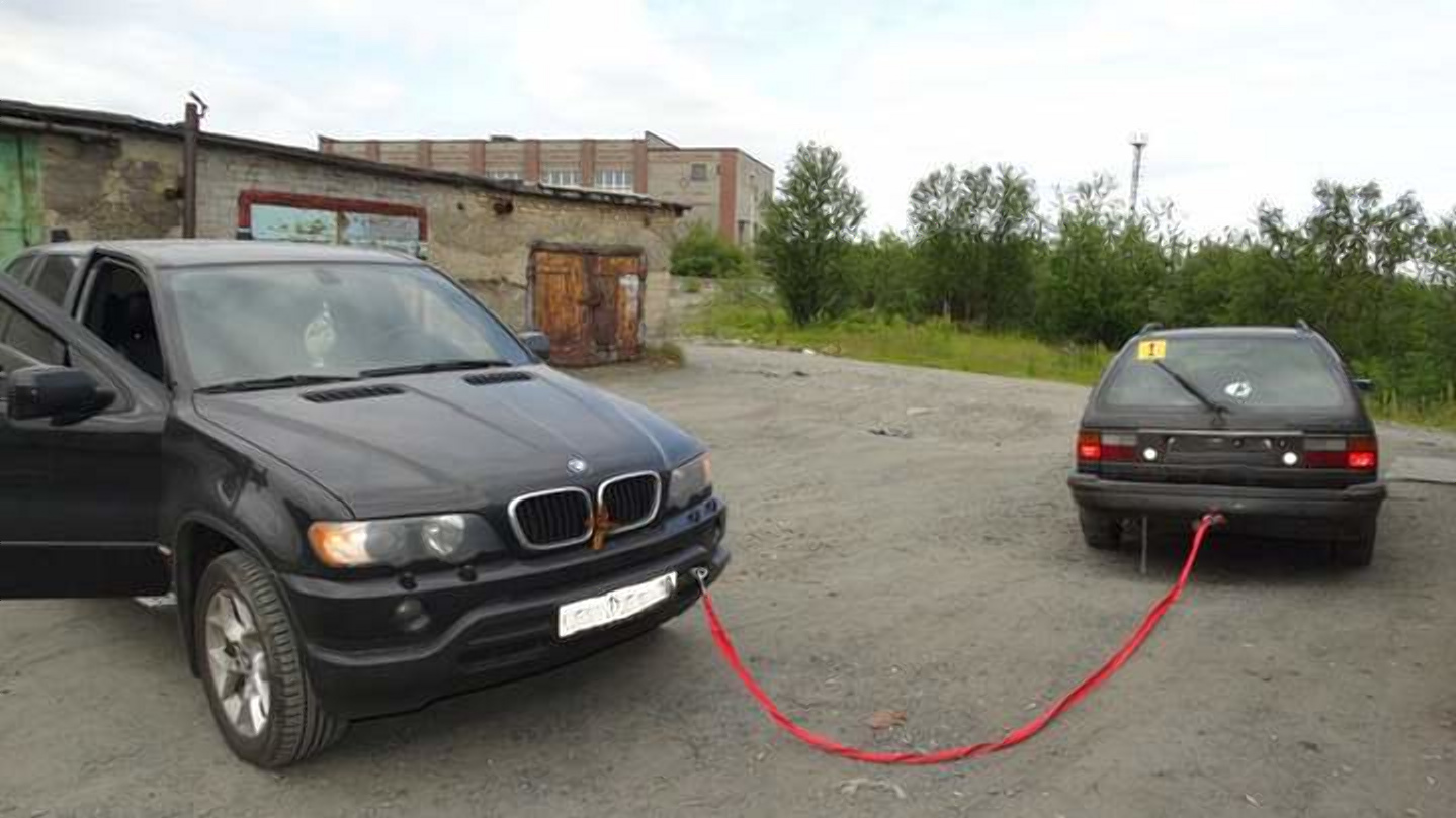 Поліція розповіла, коли не можна буксирувати автомобіль в Україні