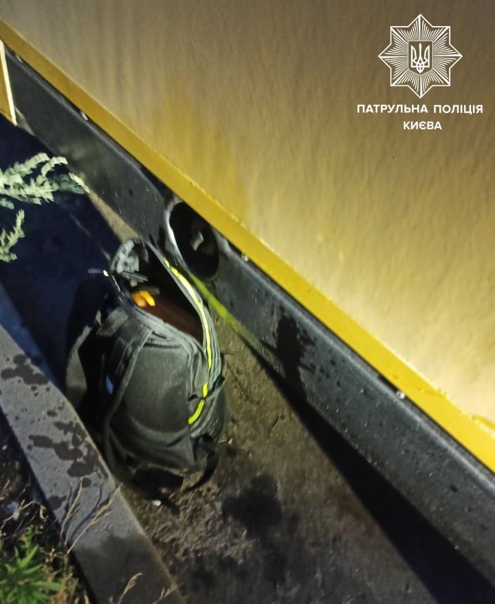 Полиция задержала киевлянина, сливавшего топливо с припаркованного автомобиля