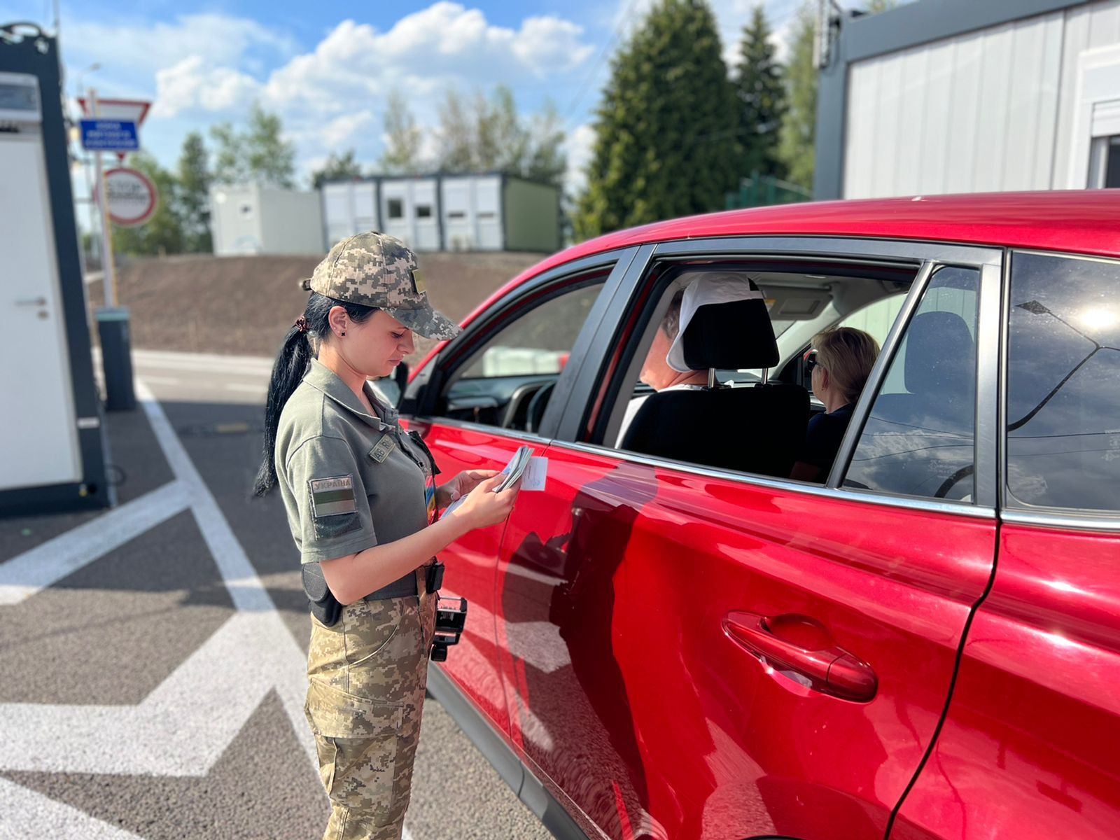 На Закарпатті митники брали участь у корупційному розмитненні автомобілів