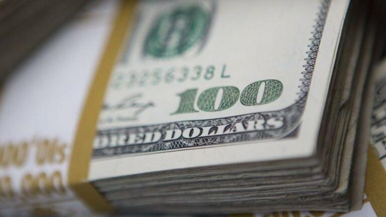 Доллар перешагнул отметку в 40 грн: украинцам рассказали, когда ожидать снижения курса - today.ua