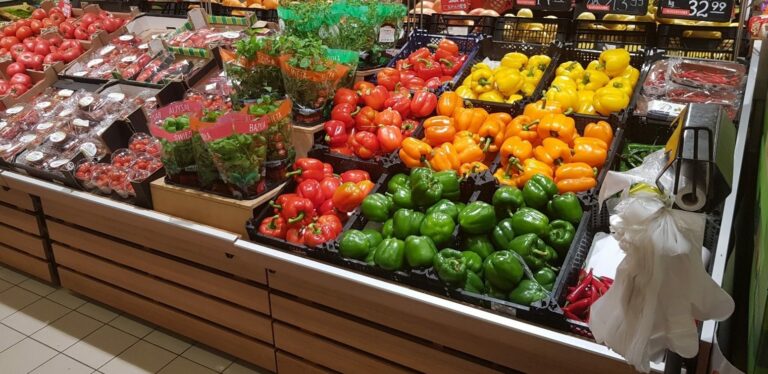 Украинские супермаркеты изменили цены на овощи: cколько стоят капуста, огурцы и помидоры - today.ua