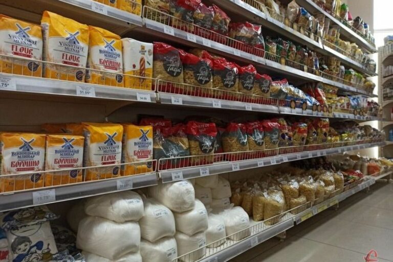 Украинские супермаркеты обновили цены на соль, сахар и муку: где продукты стоят дешевле - today.ua