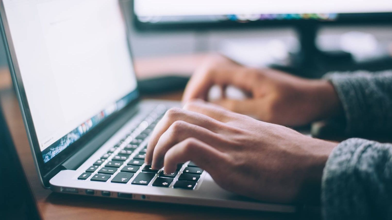 Удаленная работа во время войны: названы самые высокооплачиваемые профессии в Украине