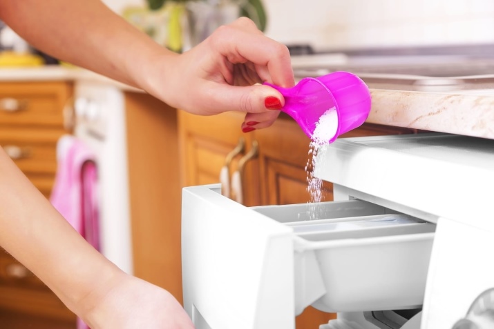 Зачем добавлять соль и уксус в стиральную машинку: опытные хозяйки поделились уникальным средством