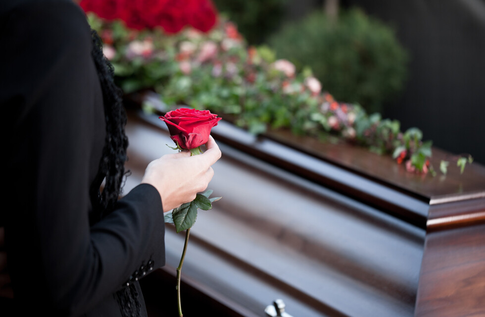 Денежная помощь на похороны: в Пенсионном фонде рассказали о процедуре выплат во время войны