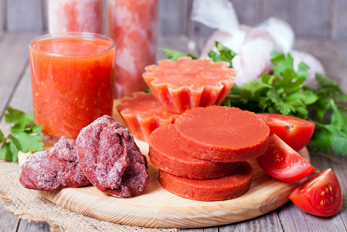 Помідори на зиму без консервації: секретний спосіб ідеальної заморозки із збереженням вітамінів - today.ua