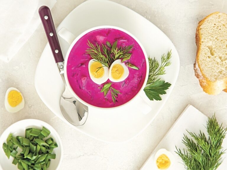 Якщо набридла окрошка: смачний і простий рецепт холодного червоного літнього супу на обід - today.ua