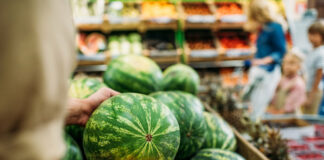 Сеть супермаркетов Novus нашла замену херсонским арбузам: какие ягоды появятся на прилавках - today.ua