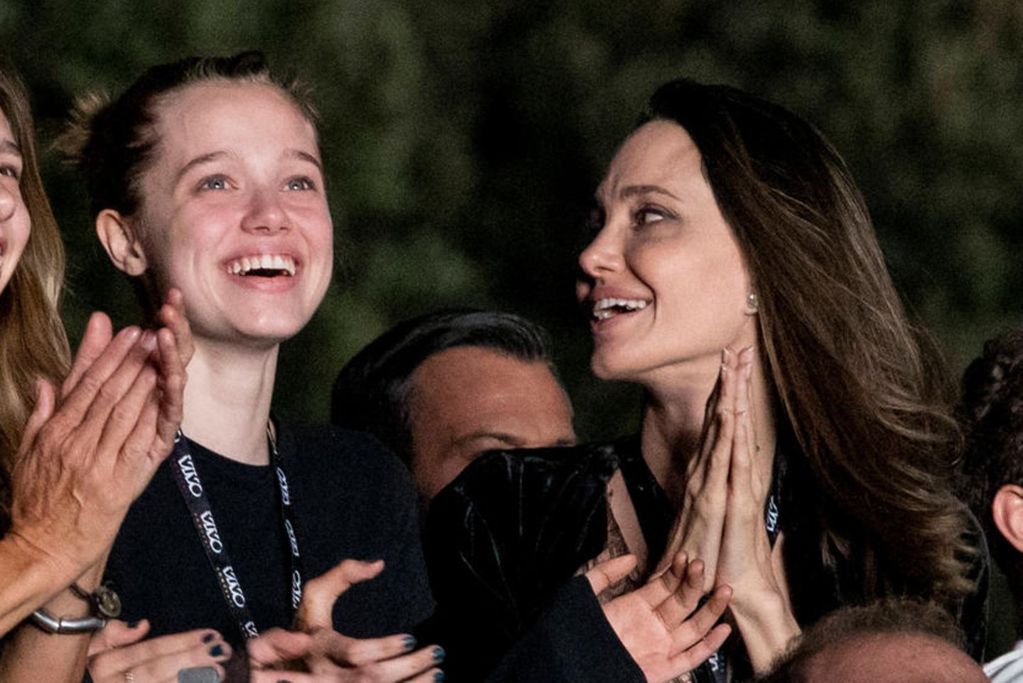 Папина внешность, мамина улыбка: 16-летняя дочь Джоли и Питта покорила красотой во время редкого выхода в свет