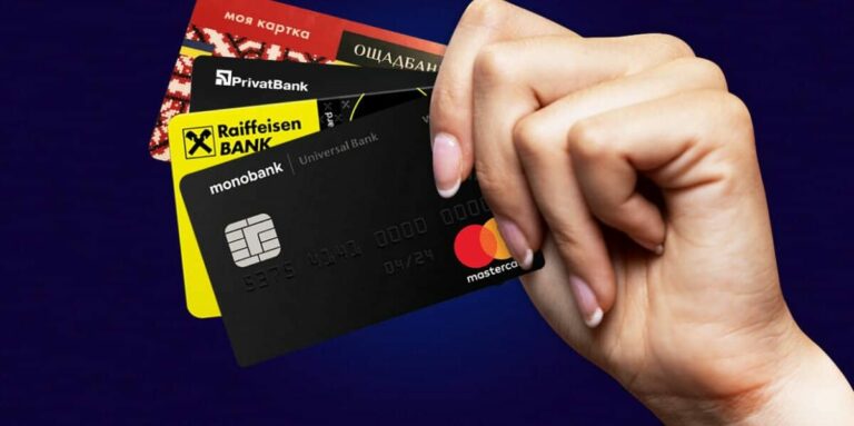 Українські банки продовжили термін дії платіжних карток для біженців за кордоном - today.ua
