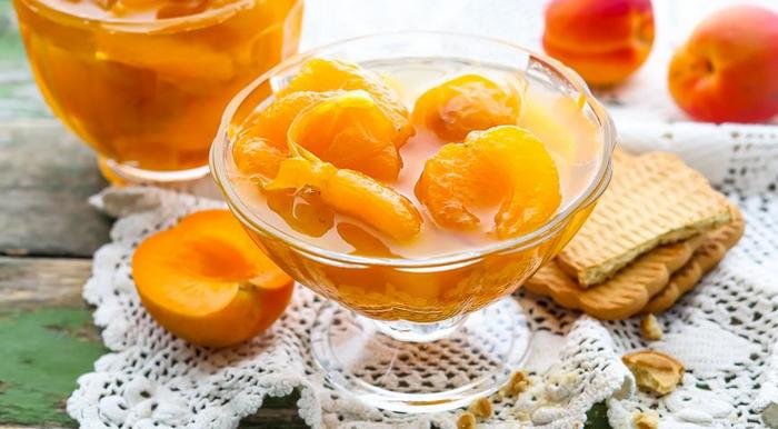 Полуничне, абрикосове та ягідне - три рецепти варення без цукру