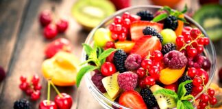 Супермаркети оновили ціни на малину, черешню та смородину: скільки коштують ягоди  - today.ua
