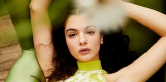 18-річна донька Моніки Беллуччі у бюстгальтері та легінсах похвалилася стрункою модельною фігурою - today.ua