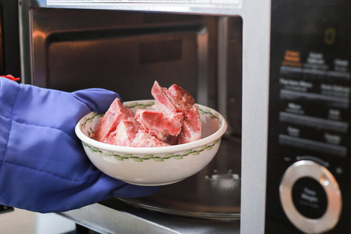 Быстрый ужин в микроволновке - рецепт запеченной свинины в сметане