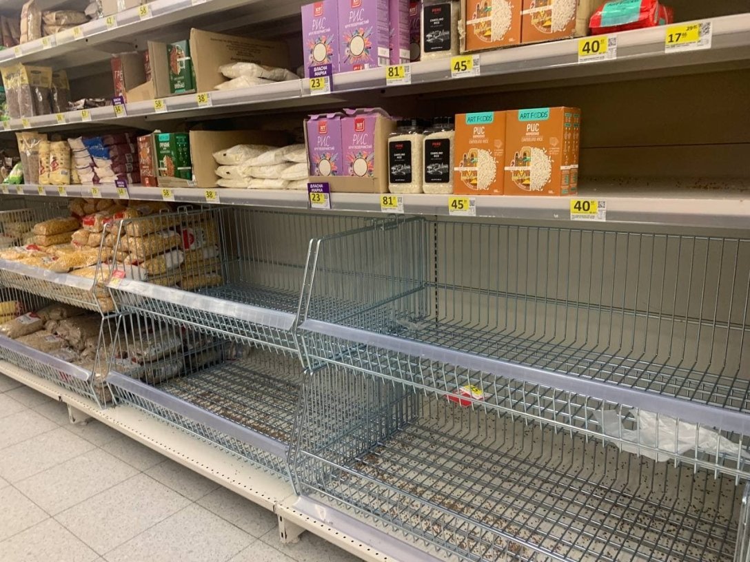 Гречка знову у дефіциті: де і за скільки можна купити крупу в Україні