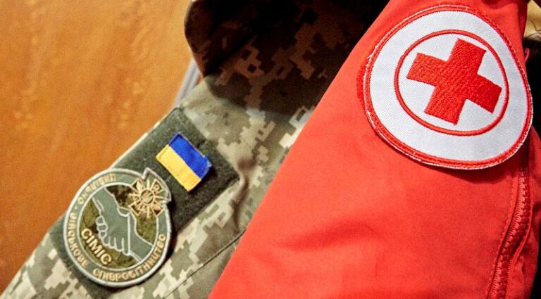 Красный Крест начал выплачивать переселенцам по 2500 грн: как получить помощь  - today.ua