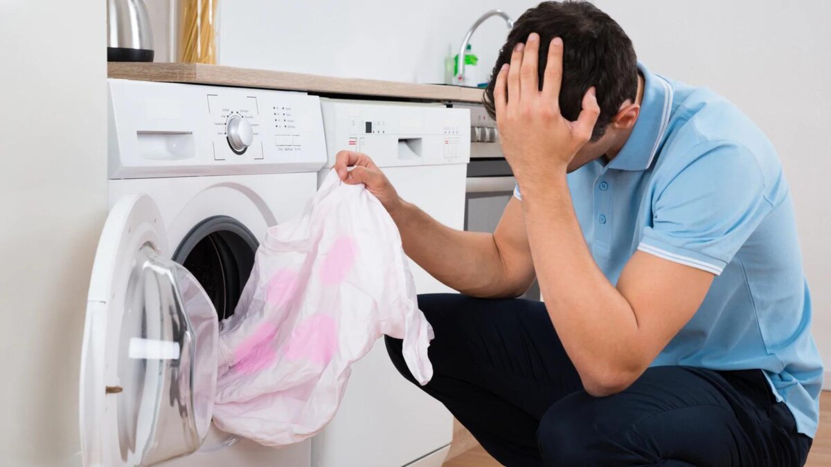 Шість перевірених способів зберегти колір та яскравість речей після прання