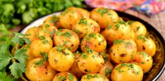 Молода картопля зі скоринкою: найшвидший рецепт запашної страви на обід  - today.ua