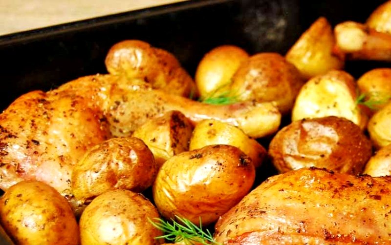 Молодая картошка с корочкой: самый быстрый рецепт ароматного блюда на обед 