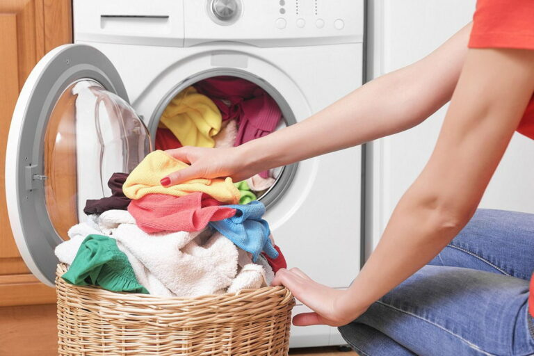 Шість перевірених способів зберегти колір та яскравість речей після прання - today.ua