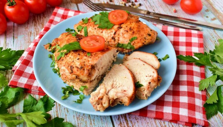 Куриные грудки становятся сухими при запекании: два секретных ингредиента сделают мясо сочным - today.ua