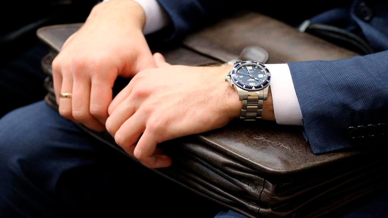 Чиновникам в Україні підвищили зарплати: озвучено мінімальні оклади у липні