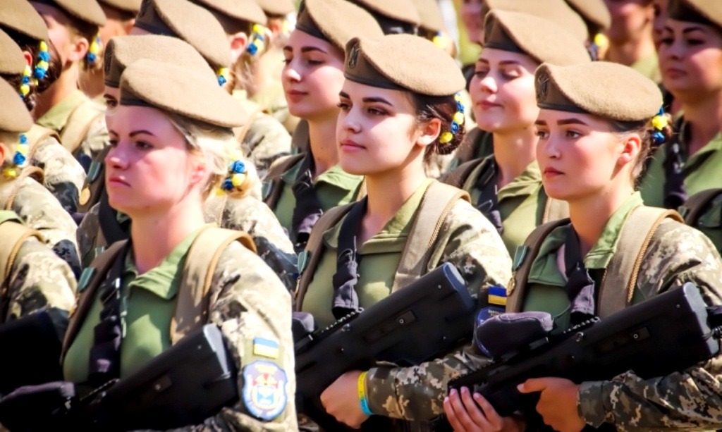 Загальна мобілізація: військовозобов'язаним жінкам заборонять виїзд із України