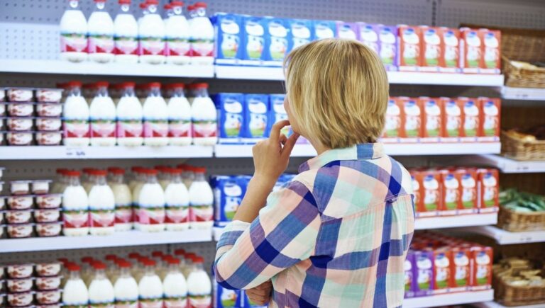 Сколько стоят молочные продукты в Украине и Польше: сравнение цен в популярных супермаркетах - today.ua